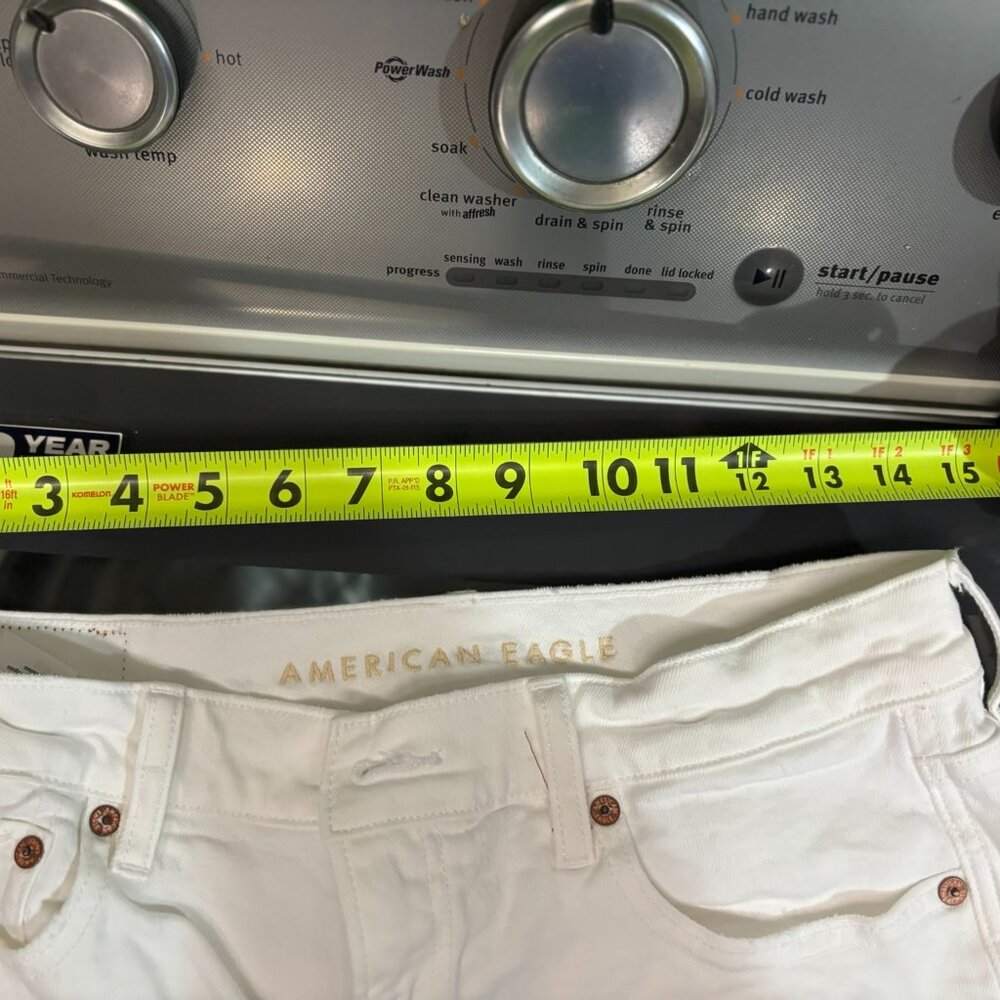 American Eagle AE Stretch Low-Rise Ex-Boyfriend Denim Short - Size 2 - White - Picture 10 of 13